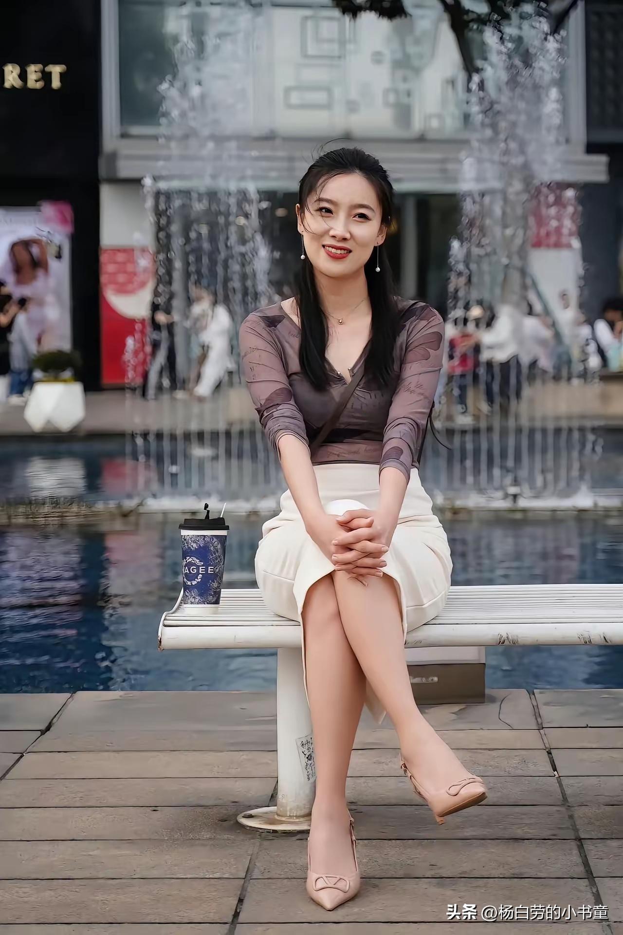 说句实话这女人我喜欢
有种缘分
是内心那种藏不住的喜欢
是熬夜也忘记不了的挂牵