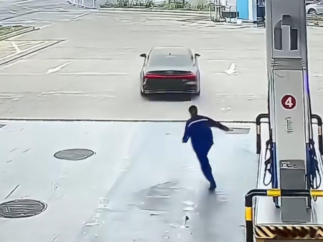 奥迪车加油632元后逃单 不是，都开上奥迪了，怎么还做这种事儿？之前是路虎，现在