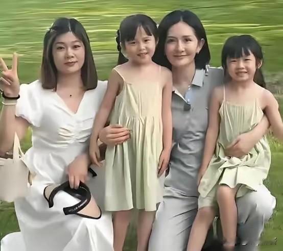 谢娜，高调官宣。

6月7日，45岁的谢娜，冲上热搜，这一次，不是因为3个女儿，