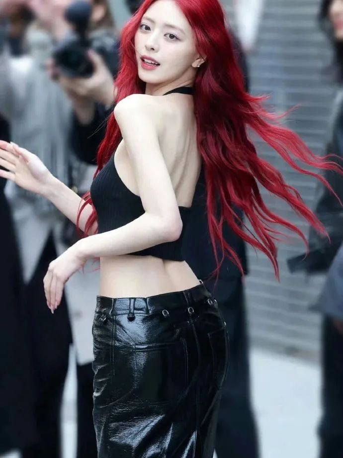 申有娜 | “姐姐的腰 ，杀我的刀” ​​​