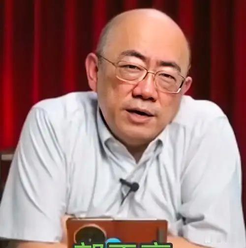 台湾时事评论员郭正亮，建议侯友宜加入民进党算了。

郭正亮透露：侯友宜参加新北市