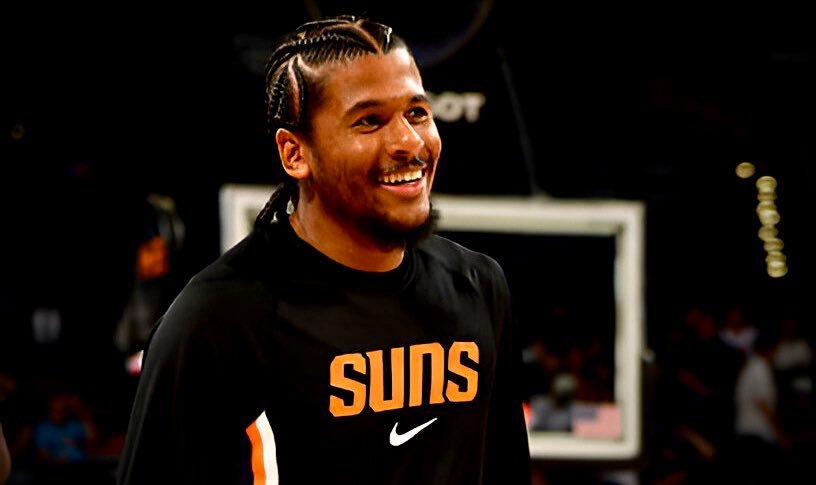 据 BrettSiegel透露：密尔沃基雄鹿就交易杰伦·格林一事联系了菲尼克斯，