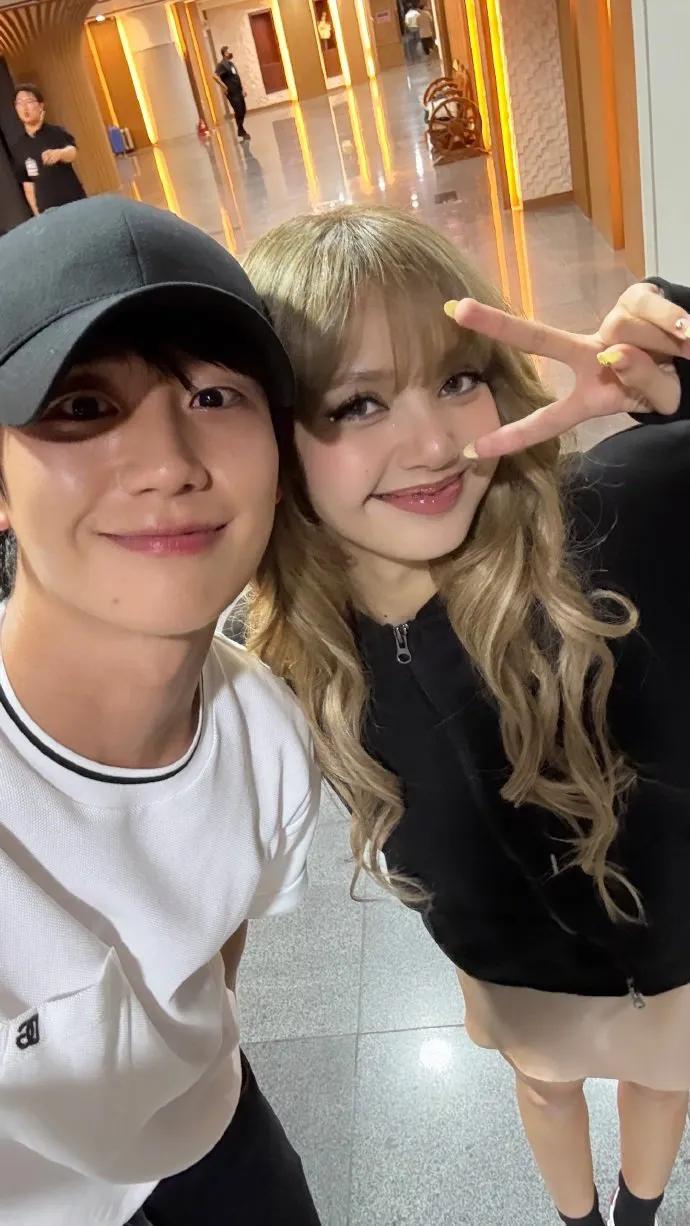 STORY 250710，Lisa 突袭更新动态，IG STORY 写下 “Bl