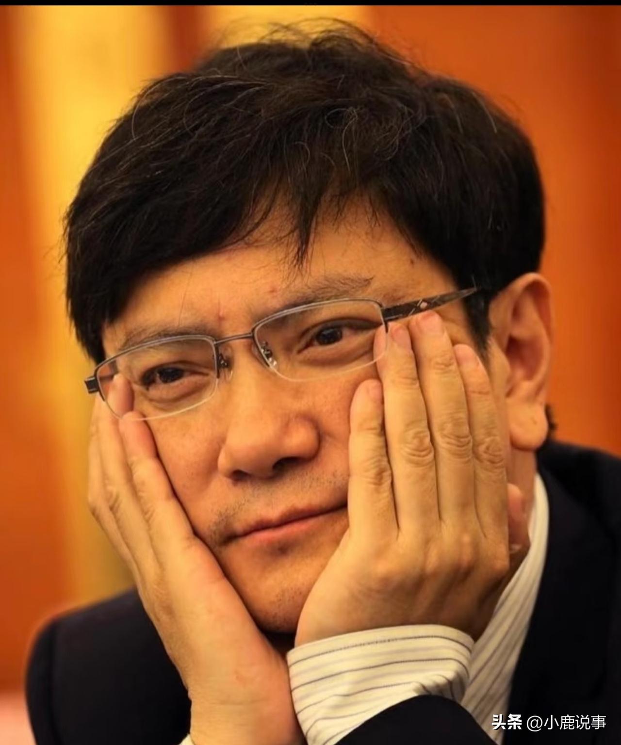 郑强教授这一番话，
真是说到心坎里了。
大家都在吹人工智能有多厉害，可没人愿意正