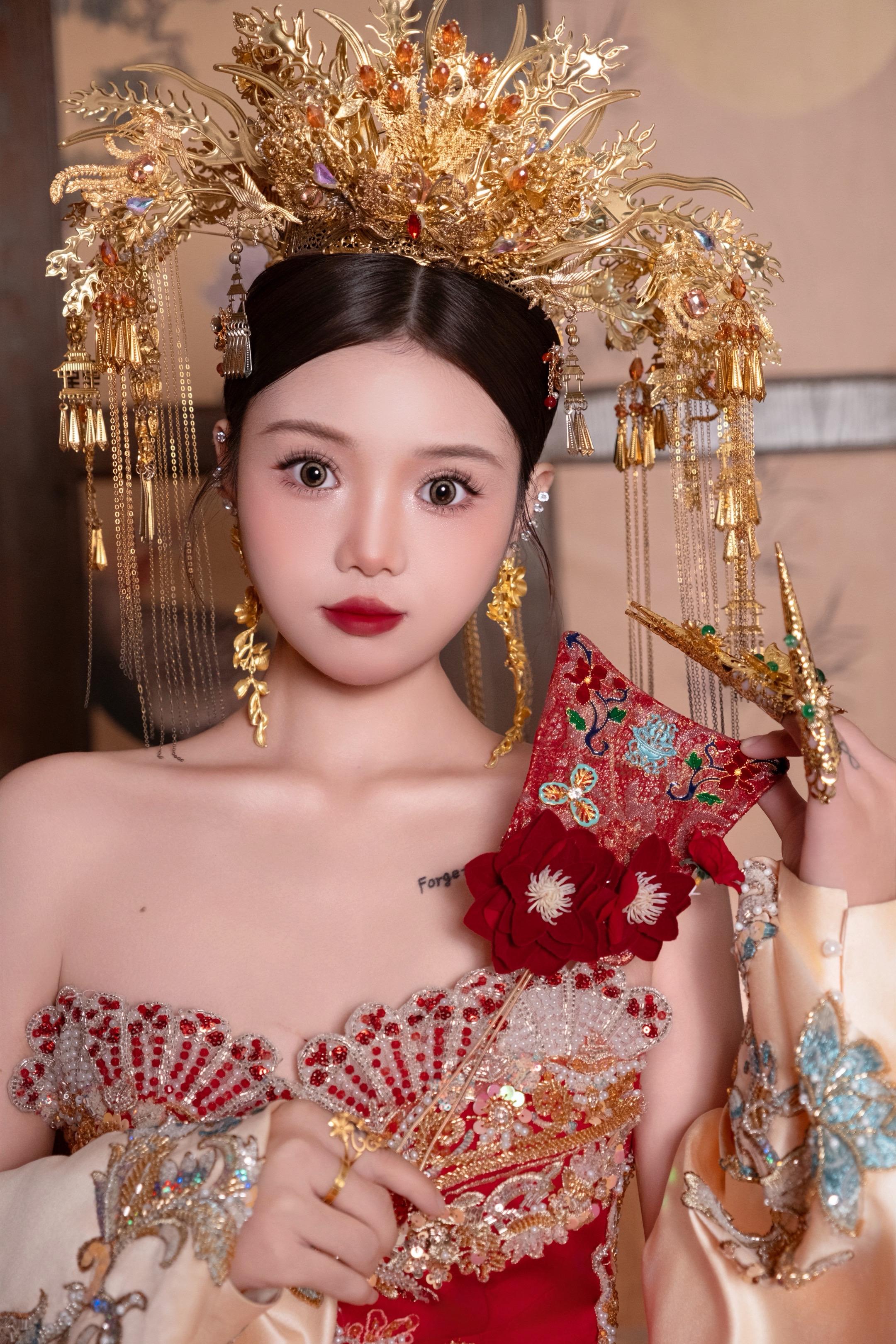 不高，不瘦，不漂亮，羡慕过许多人，但更爱普普通通的自己。