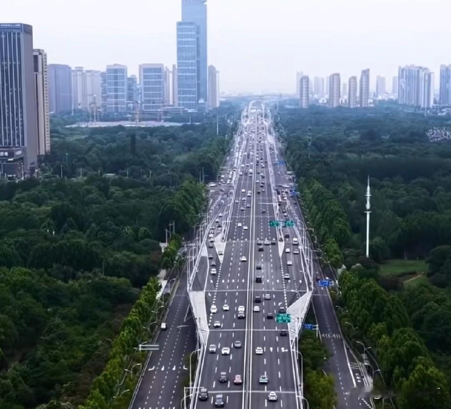 安徽20年时间，只有4个能源城市排名在下降，其余12个都在前进
安徽省目前排名全