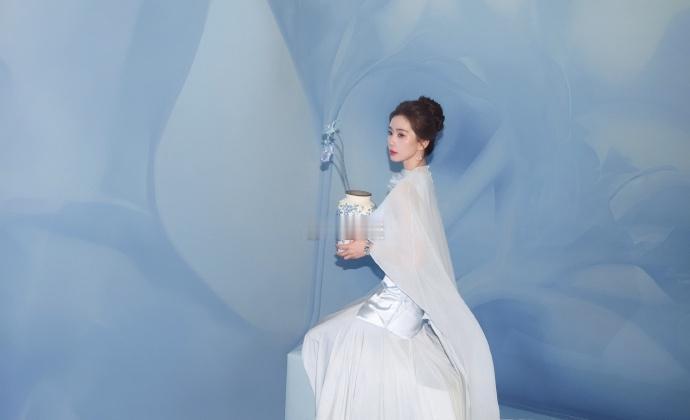 看了诗诗分享的娃衣搭配，才发现原来娃娃也能穿出高级感，她选的每件都像缩小版的时装