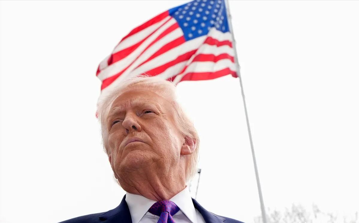 *据官方信源披露：“美国总统特朗普表示，如果北京方面不帮助疏通霍尔木兹海峡，他可