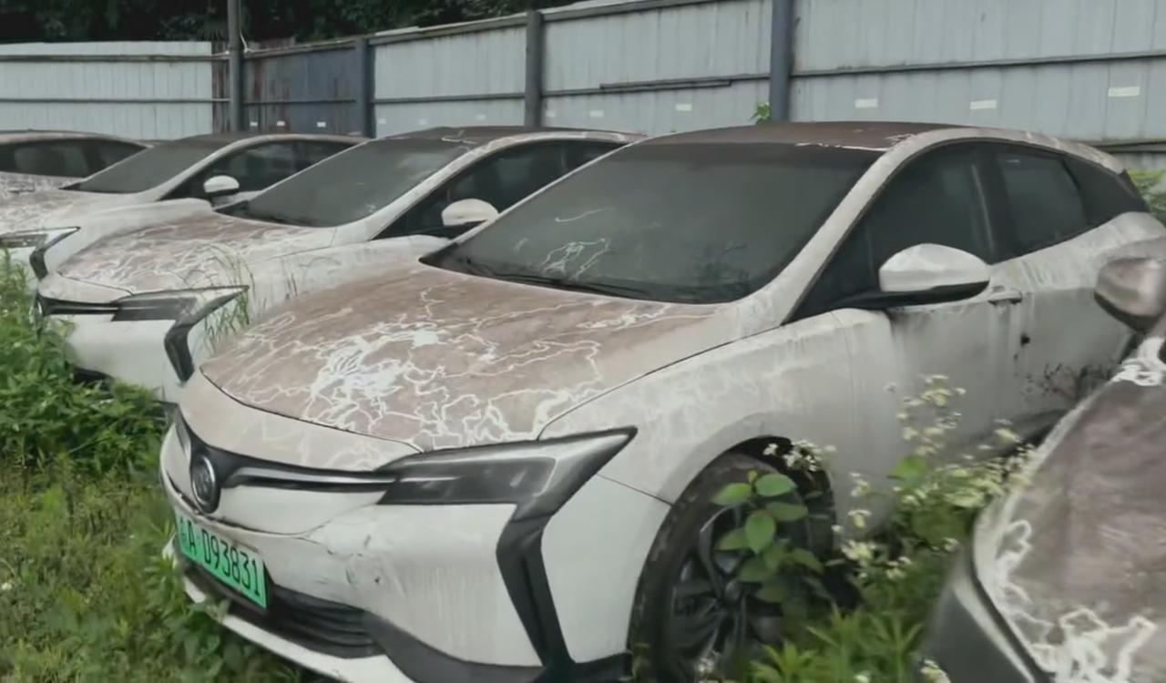 这车应该废了吧[擦汗]