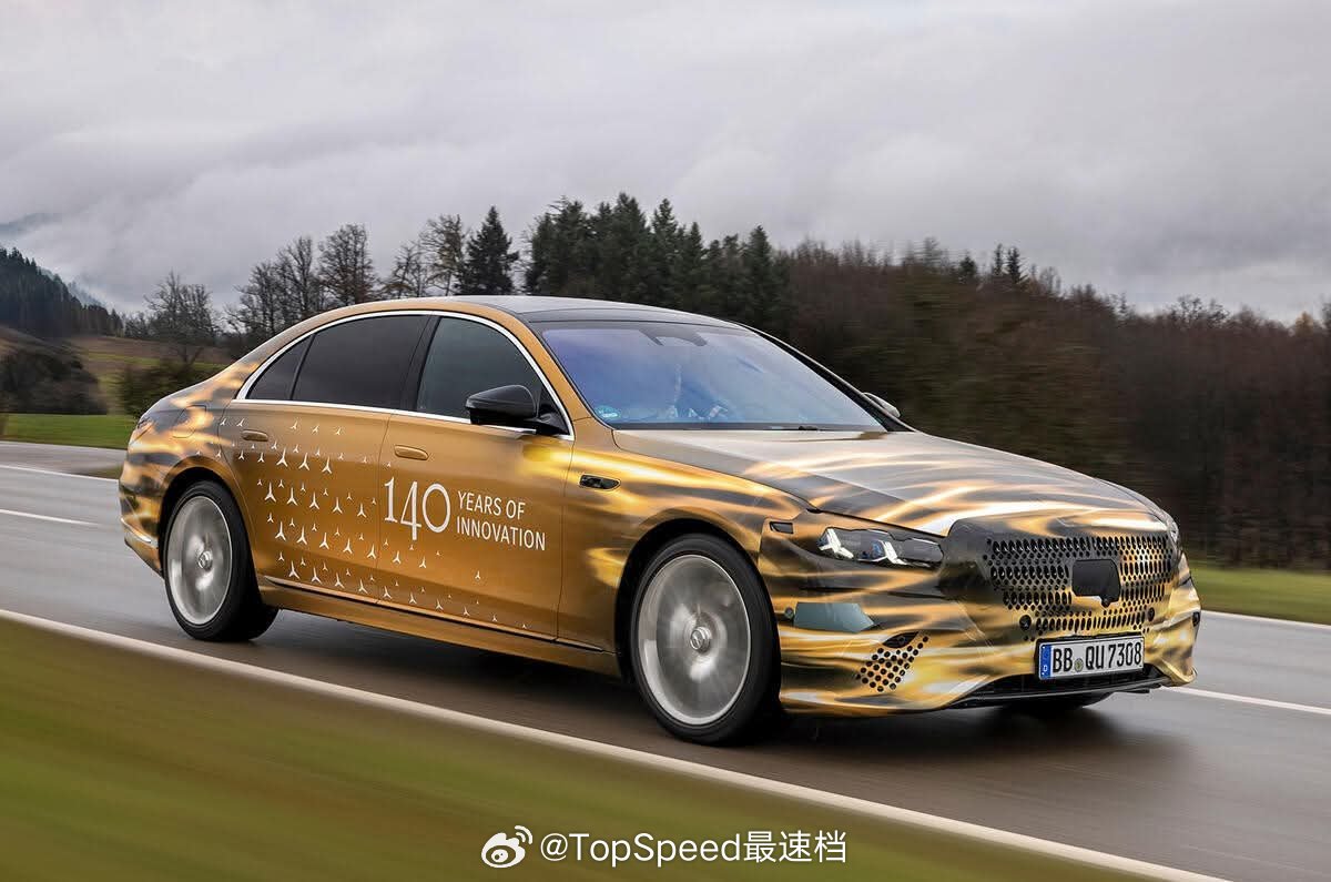 梅赛德斯将在斯图加特发布最新S级轿车，据说有许多技术创新，如配备平面曲轴的M17