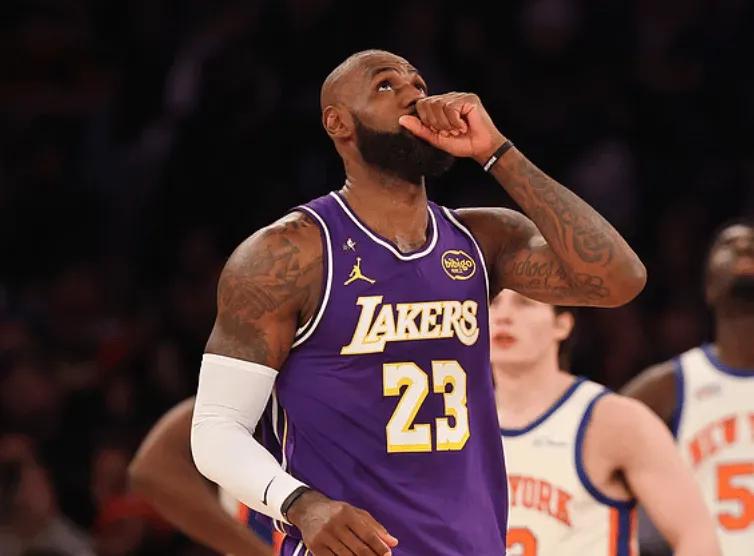 历史上2月份最佳球员：
1、詹姆斯——11次
2、加内特——3次
3、塔图姆、东