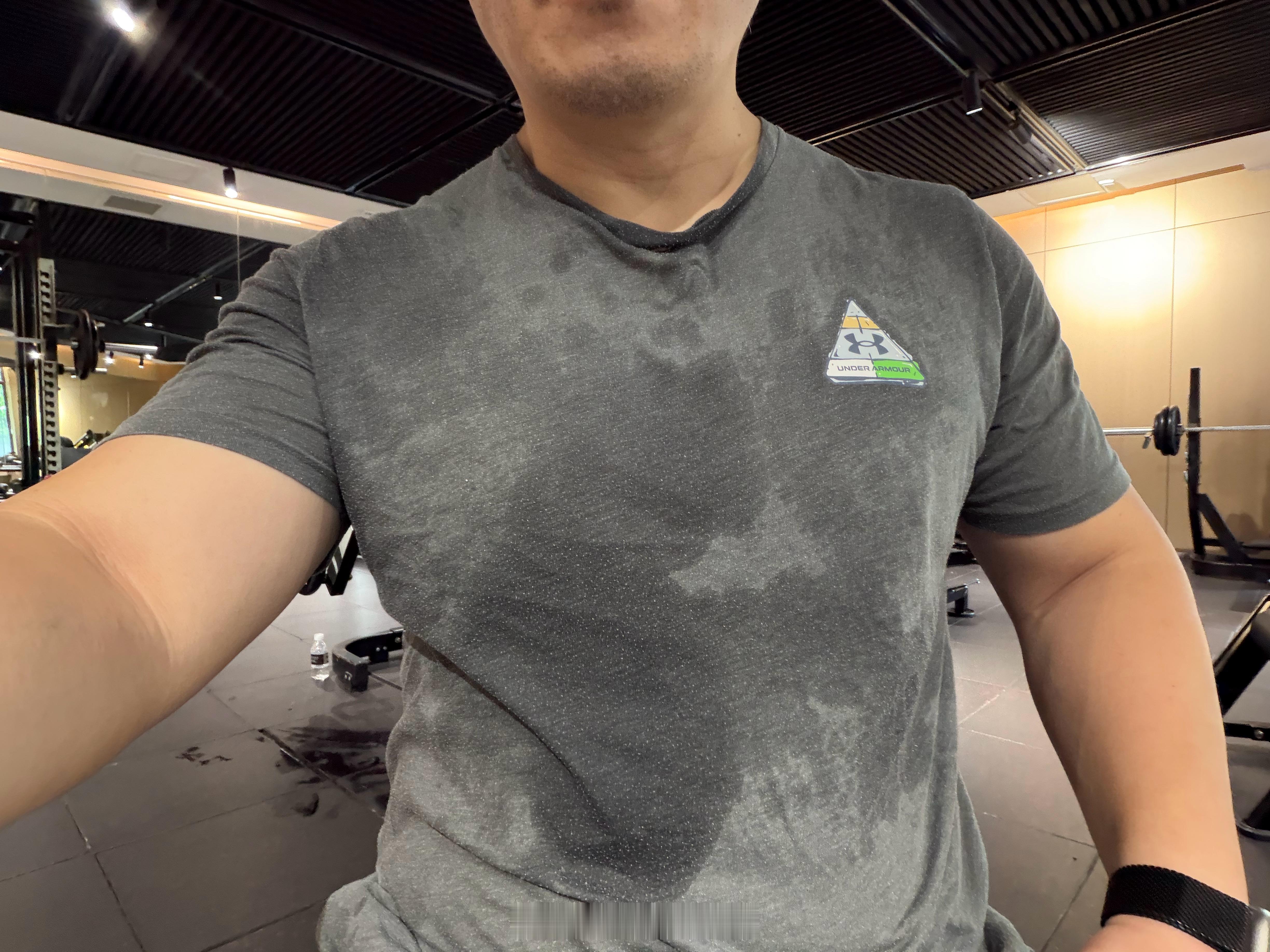 空调里里还一身汗，梅雨季就是闷热。 苏州