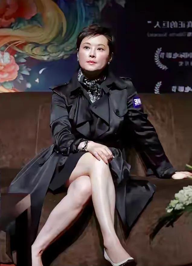 袁立，163cm，正直善良真诚伟大的女人，这么多女明星之中、最喜欢她。