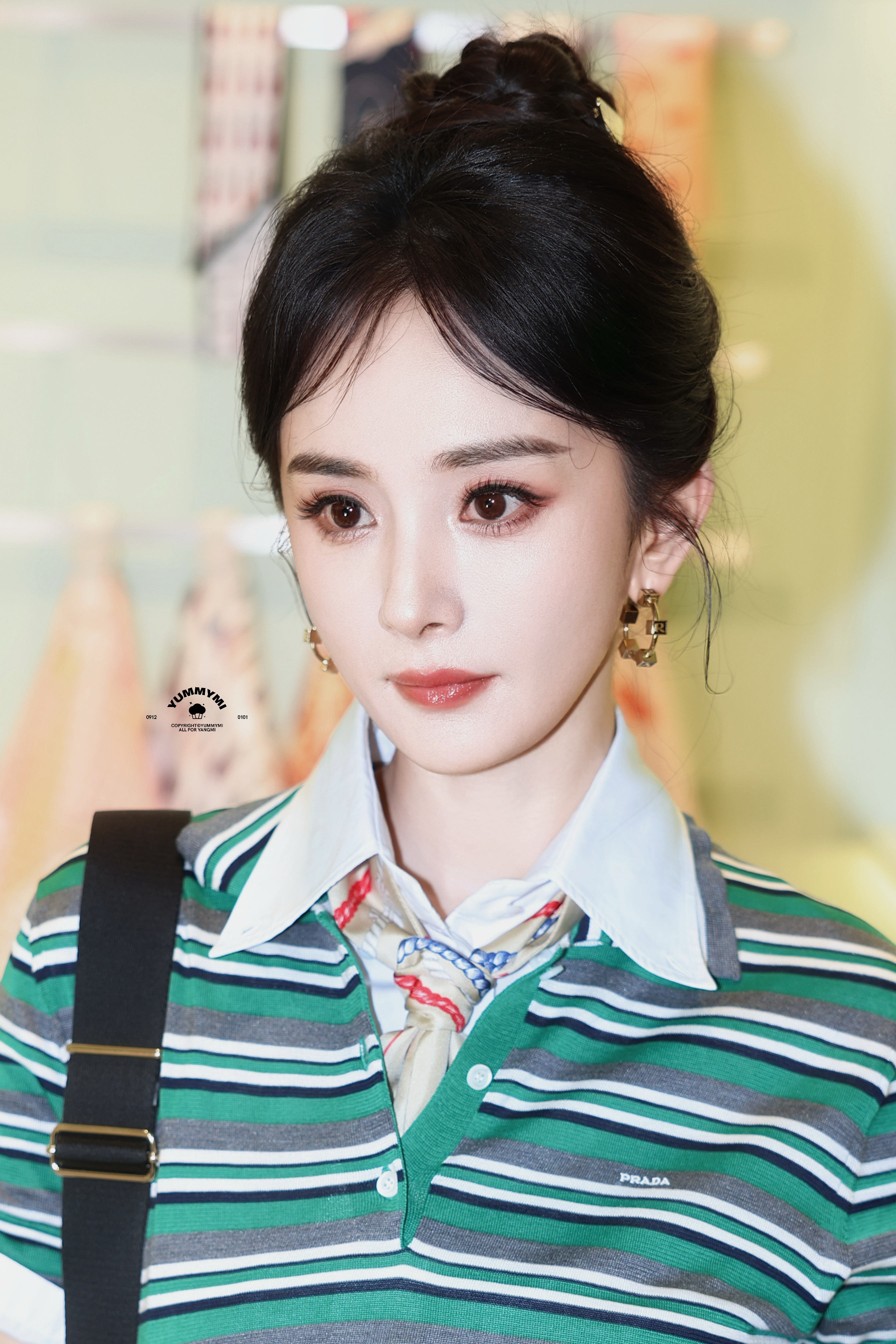 杨幂  杨幂prada品牌代言人  杨幂Prada活动丸子头造型  杨幂丸子头 