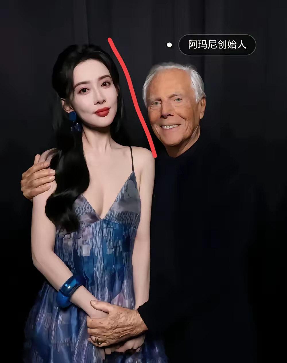 《孟子义的优雅姿态，彰显了专业素养——孟姐，你的边界感让人印象深刻[微笑]》 ​