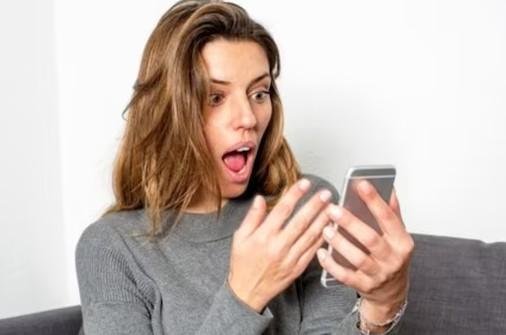 国外一名女子和亲姊妹们出于好奇心，买了简易的DNA检测盒使用，结果女子发现她居然