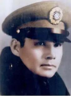 1947年，张灵甫将数百名解放军俘虏编入自己的王牌师；汤恩伯当场色变，厉声警告：