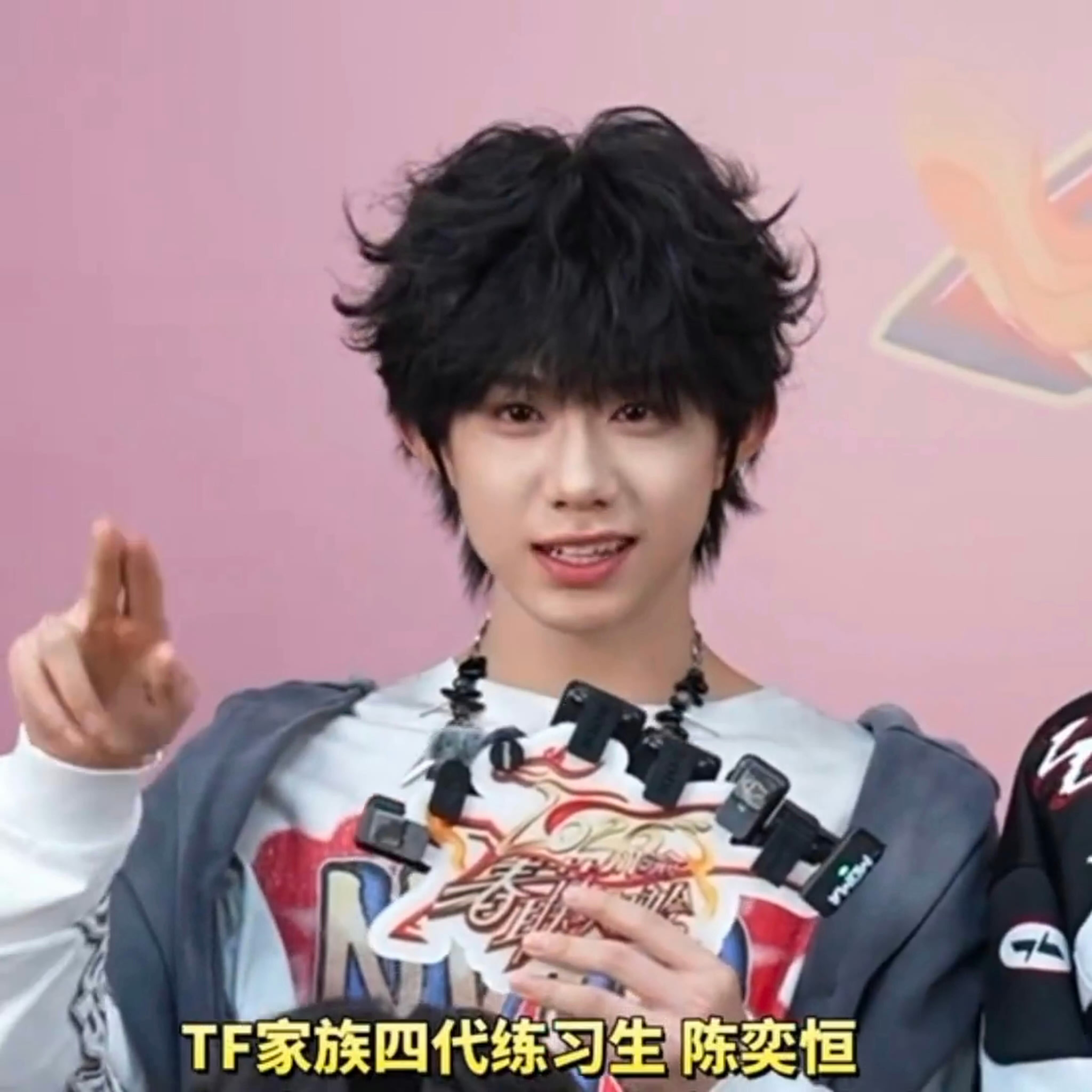 陈奕恒版小财迷小福星陈奕恒来送祝福啦！“祝大家来财 来～” 八方来财，2026一