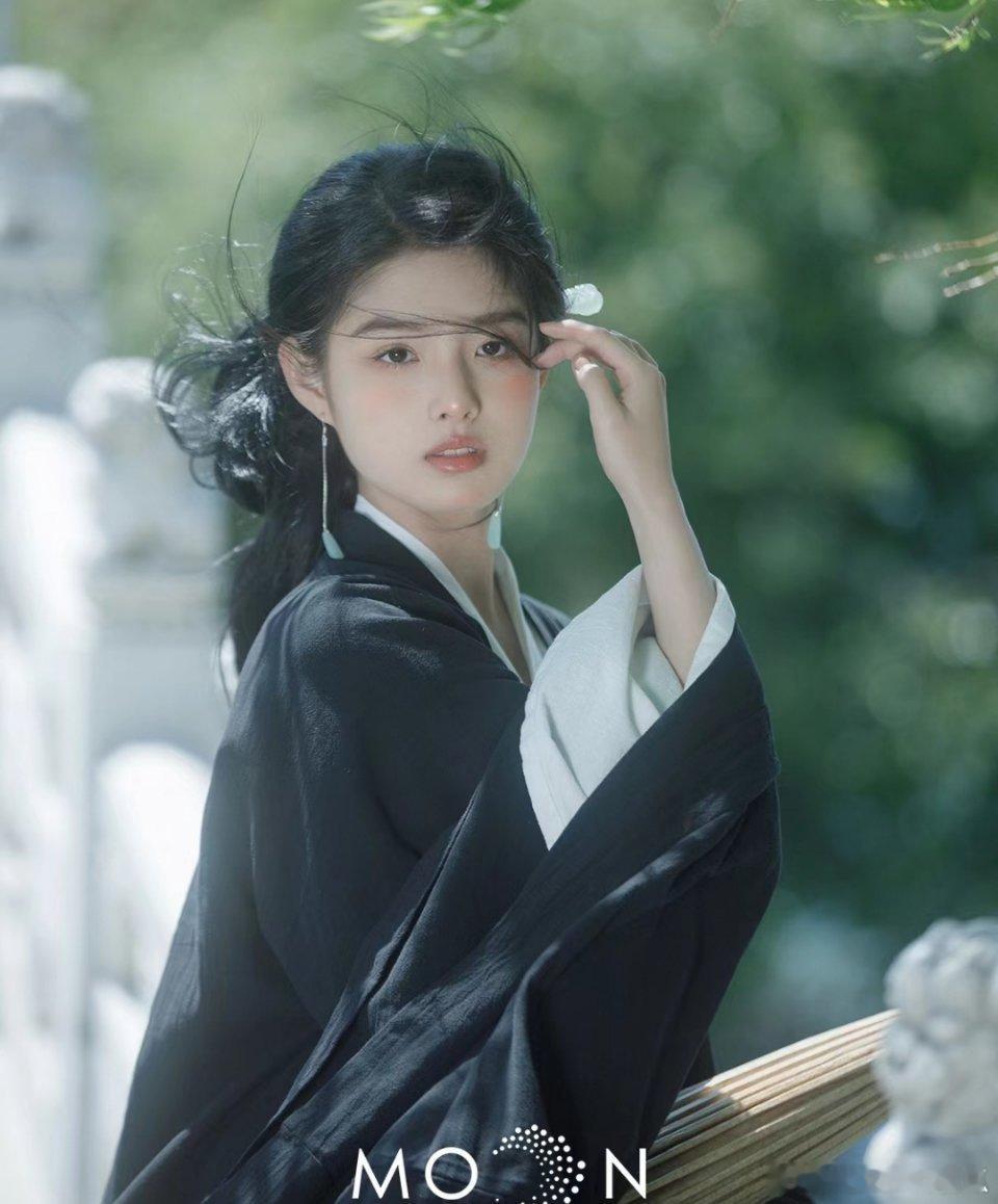 感觉艾米这个颜值真的有一天会走向大女主 ​​​