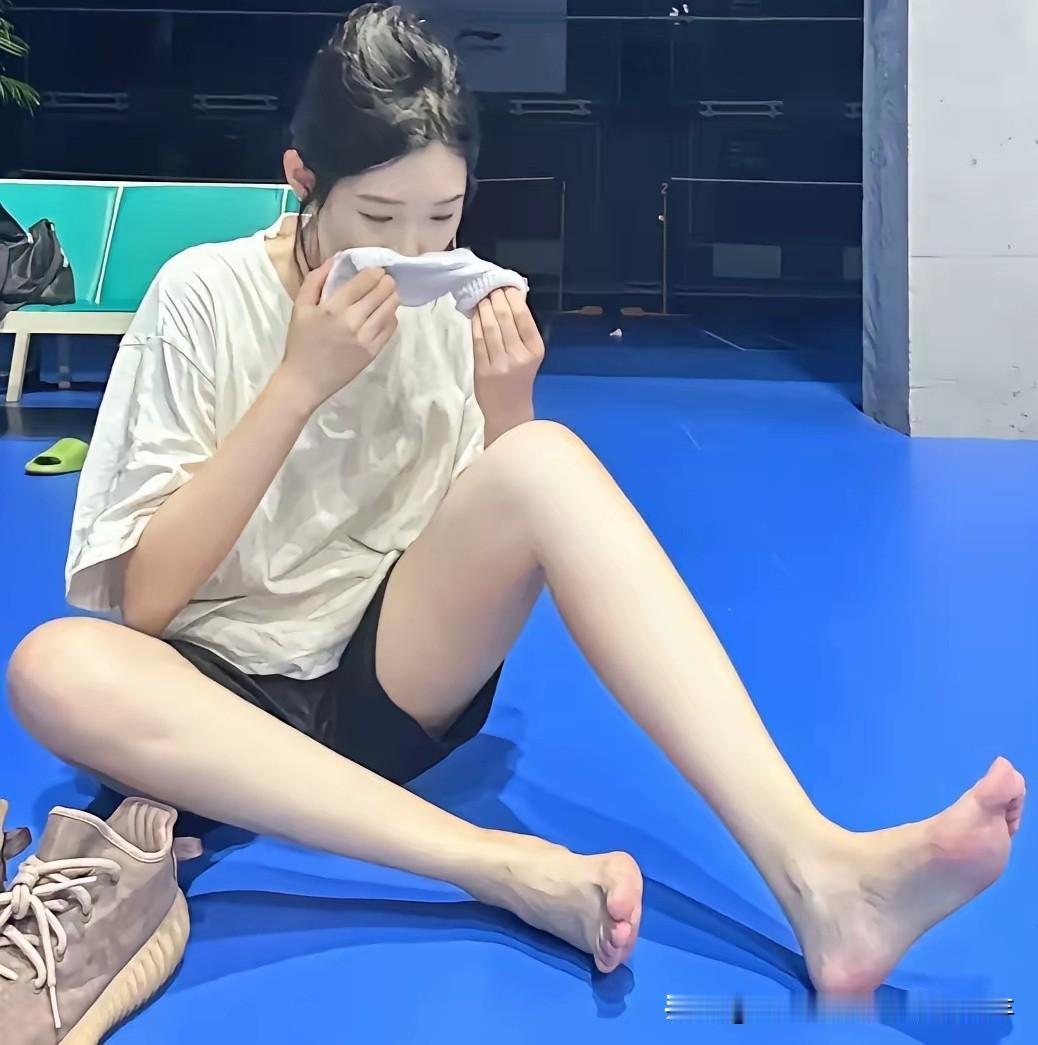 人，都有这一嗜好！

生活中，常常有意无意间闻闻自己的袜子 ……

通过闻来决定