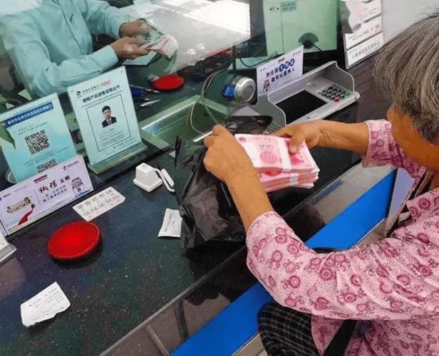 当然，有钱也别委屈自己，该花的钱也别捂着不花，尤其是老年人年轻时都受过千辛万苦，