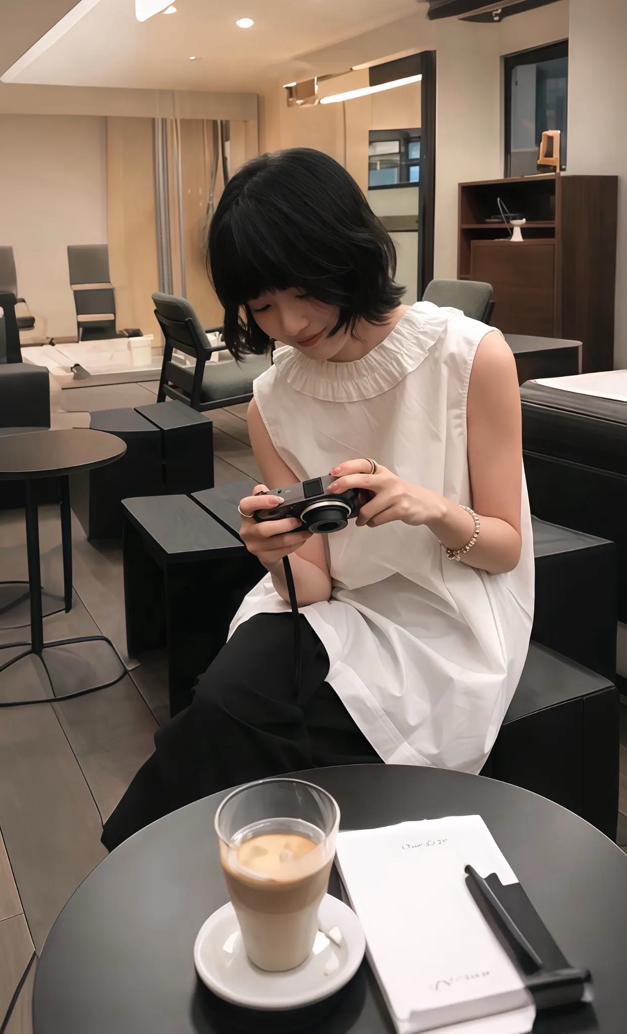 今天是日系小姐姐，这套穿搭好减龄啊。明媚夏日彩色穿搭真的很爱基础款穿搭