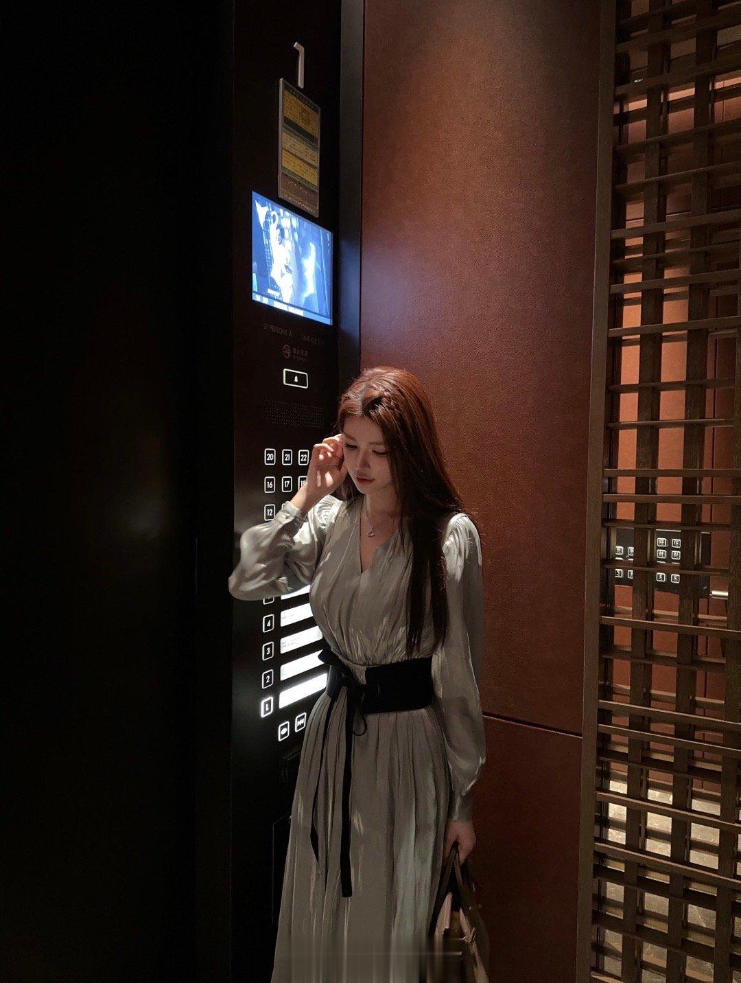 【冬日里美的超出期待的一条裙子 人鱼上岸裙】【配丝绒腰带】可配高领内衬 好仙 来