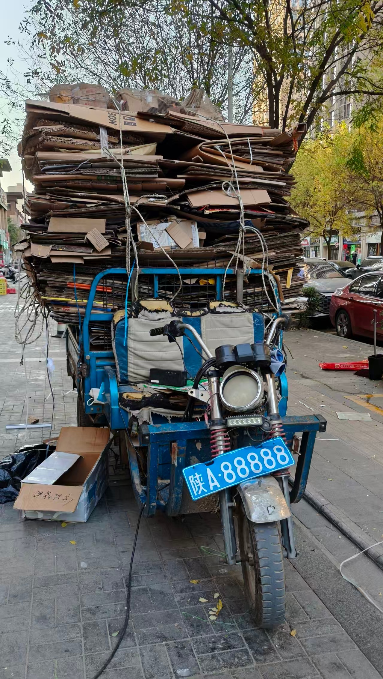 才发现小区门口收垃圾车的牌照这么牛逼 