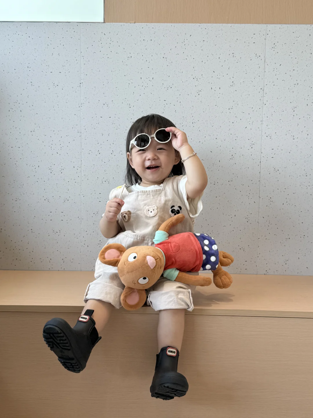 幸福有很多种 比如有个可爱的女儿🐰🧡😎