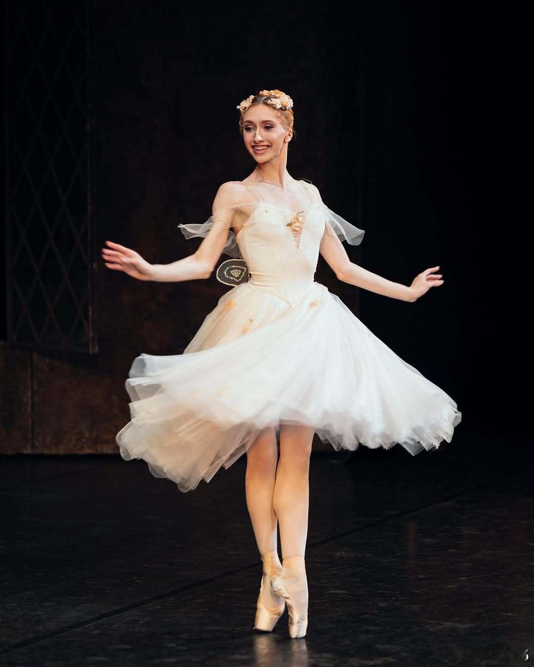 莫斯科大剧院“仙女”：Anastasia Smirnova，Denis Zakh