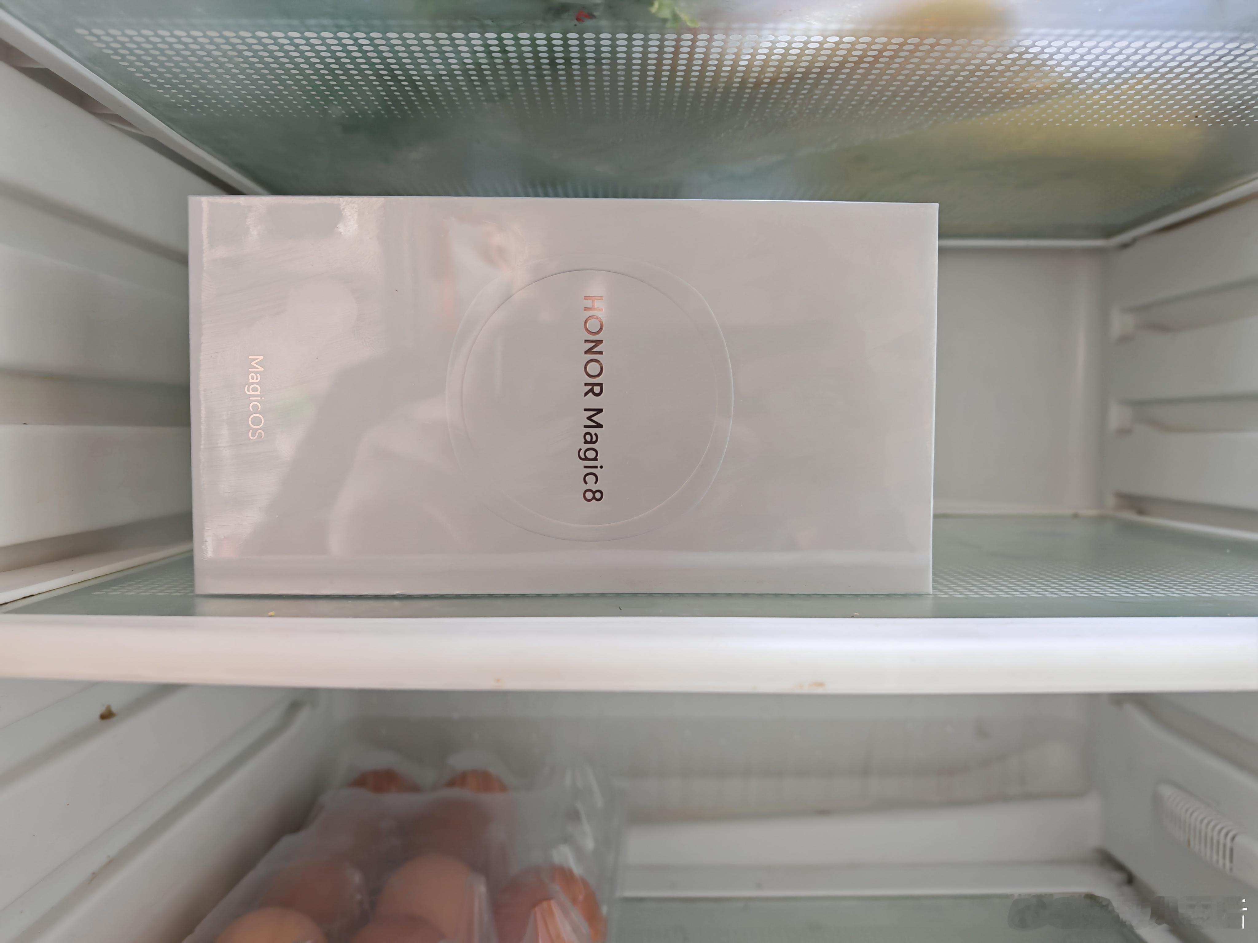 是谁把这么好的手机放我家冰箱里了？ ​​​