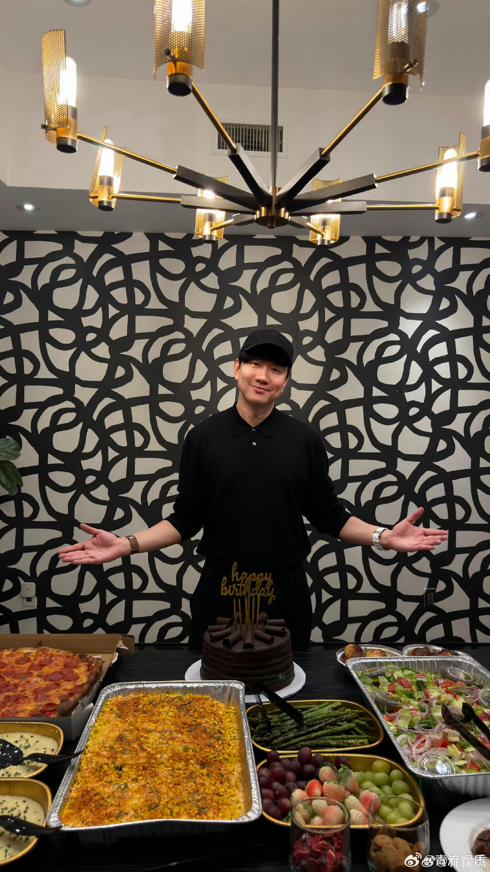 林俊杰45岁庆生林俊杰晒45岁庆生照！祝JJ生日快乐！心情平靜、身体健康健康、世