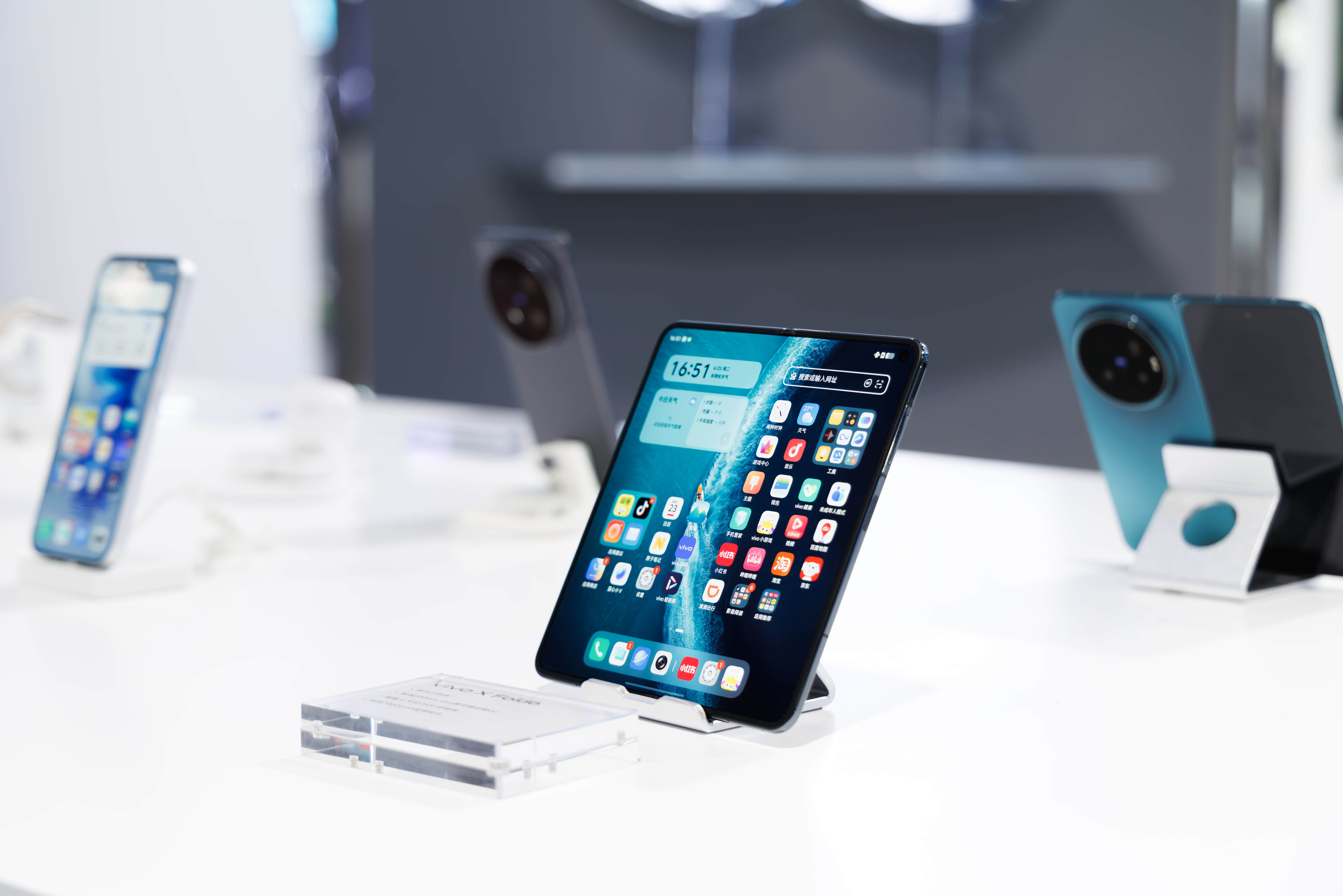 vivo X Fold6亮相MWC26上海还是很吸睛的，作为“最强折叠旗舰”，它