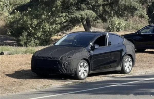 马斯克虽然说今年不会发布新款Model Y，但网络上关于它的谍照还是非常多的，从