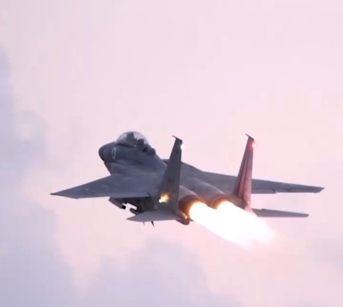 “怒吼雄狮”行动中的以色列空军（IAF）F15第133“双垂尾骑士”中队F15D