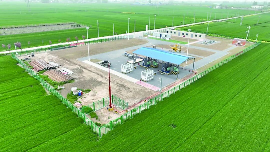 【我国首个百万方级盐穴储氢工程投产!】4月25日，我国首个百万方级盐穴储氢示范工