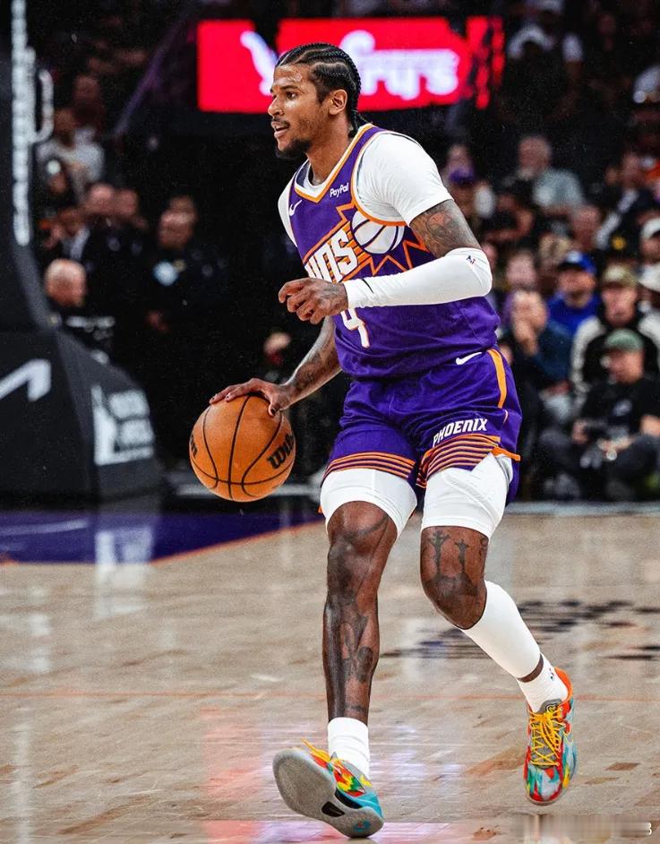 北京时间2月27日，NBA常规赛，太阳113-110击败湖人，洛城吞下三连败。这