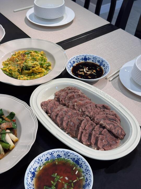 晚餐吃一盘漂亮的肉～～