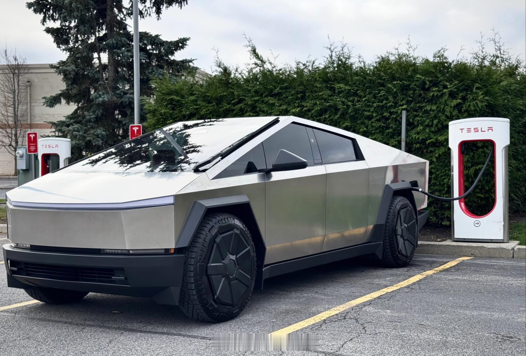 特斯拉在美国召回173辆Cybertruck，轮毂螺栓可能会从轮毂上脱落，从而增