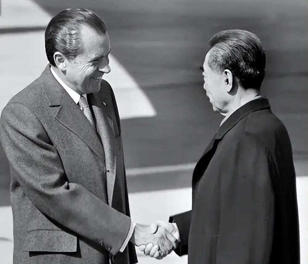 尼克松在回忆录《领导人》中这样评价：“周（总理）是我们这个时代最有天赋、最有造诣