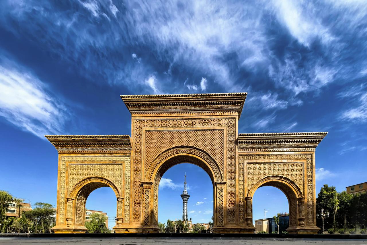 #秋日生活打卡季# 华为“遥遥领先”出品。第一张有昆仑塔，必须是我独家发现，还有