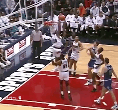 NBA最牛逼的单手抓帽你见过几个？[灵光一闪]
图一：你是否曾经见过，你知道他是