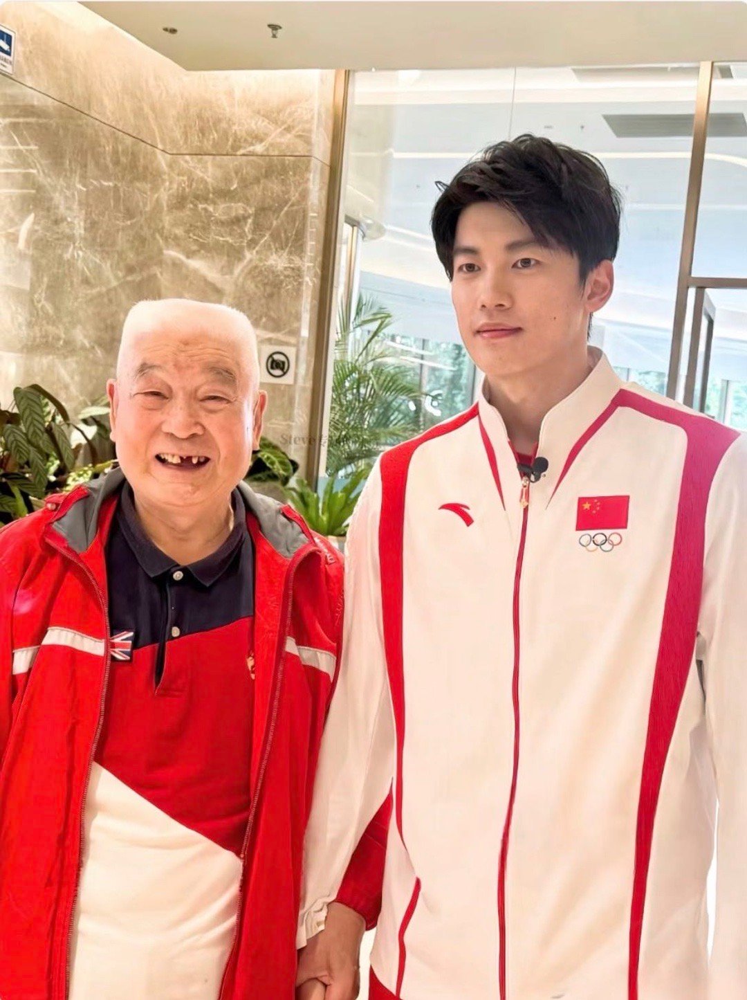 印象里跟今天宪法日活动一样既英俊又漂亮的一张