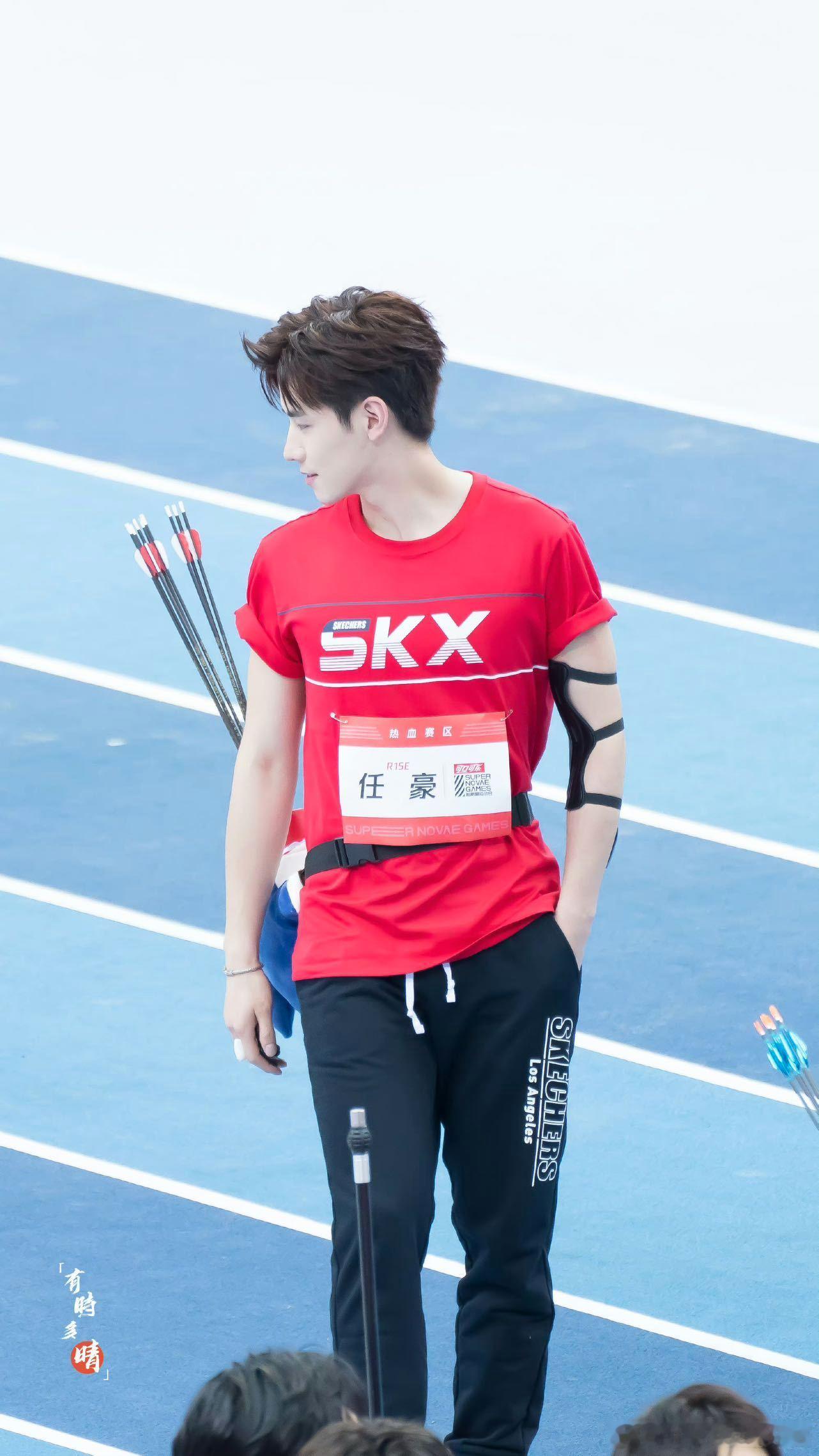 #任豪干一行爱一行行一行#对于打篮球任豪也在认真的呈现自己最好的状态，可以看出来