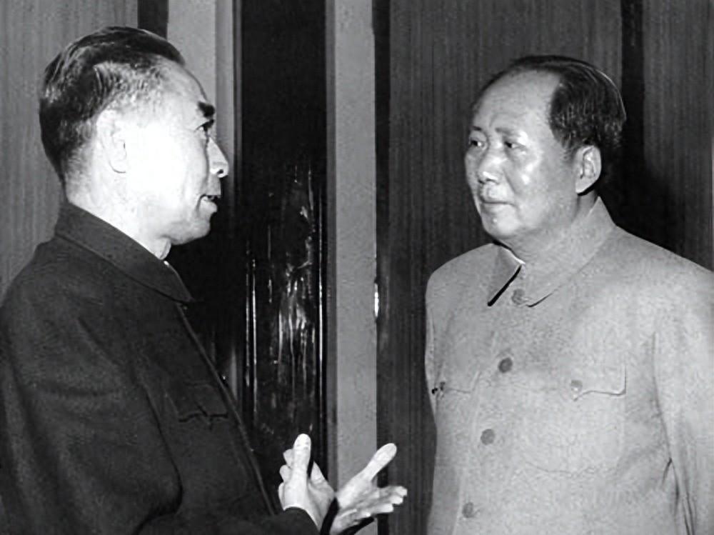 周总理曾对青年学生强调：毛主席无疑是伟人，但并非生来就是“神人”，应该理性认识伟