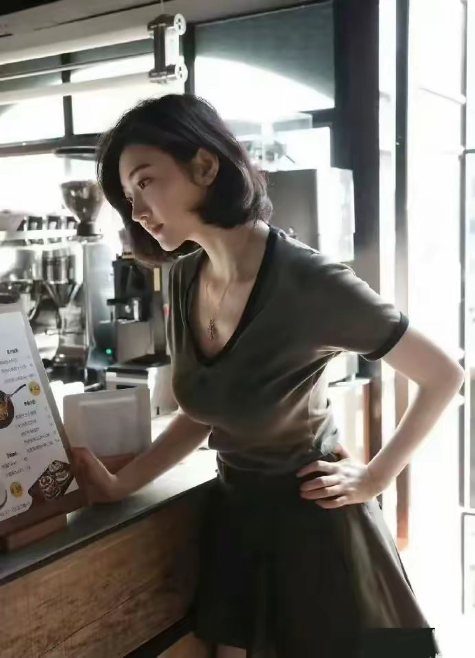 早就听说景甜人美笑甜，真没想到，景甜的身材有这么棒 ​​​