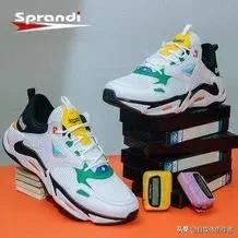 599元的鞋，半小时的犹豫，藏着普通妈妈最戳心的爱
 
山东威海街头，鞋店门口的