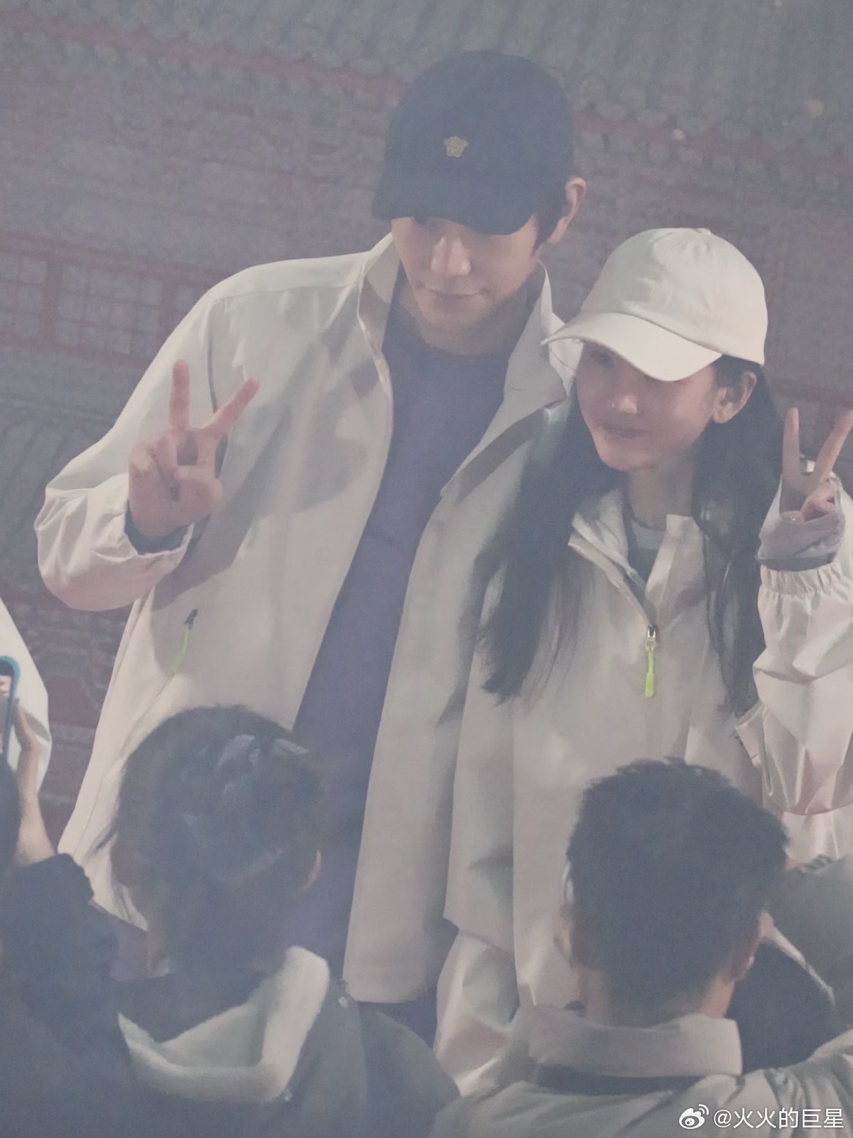 好萌的俩人丁禹兮宋祖儿开机合照丁禹兮宋祖儿开机仪式同框