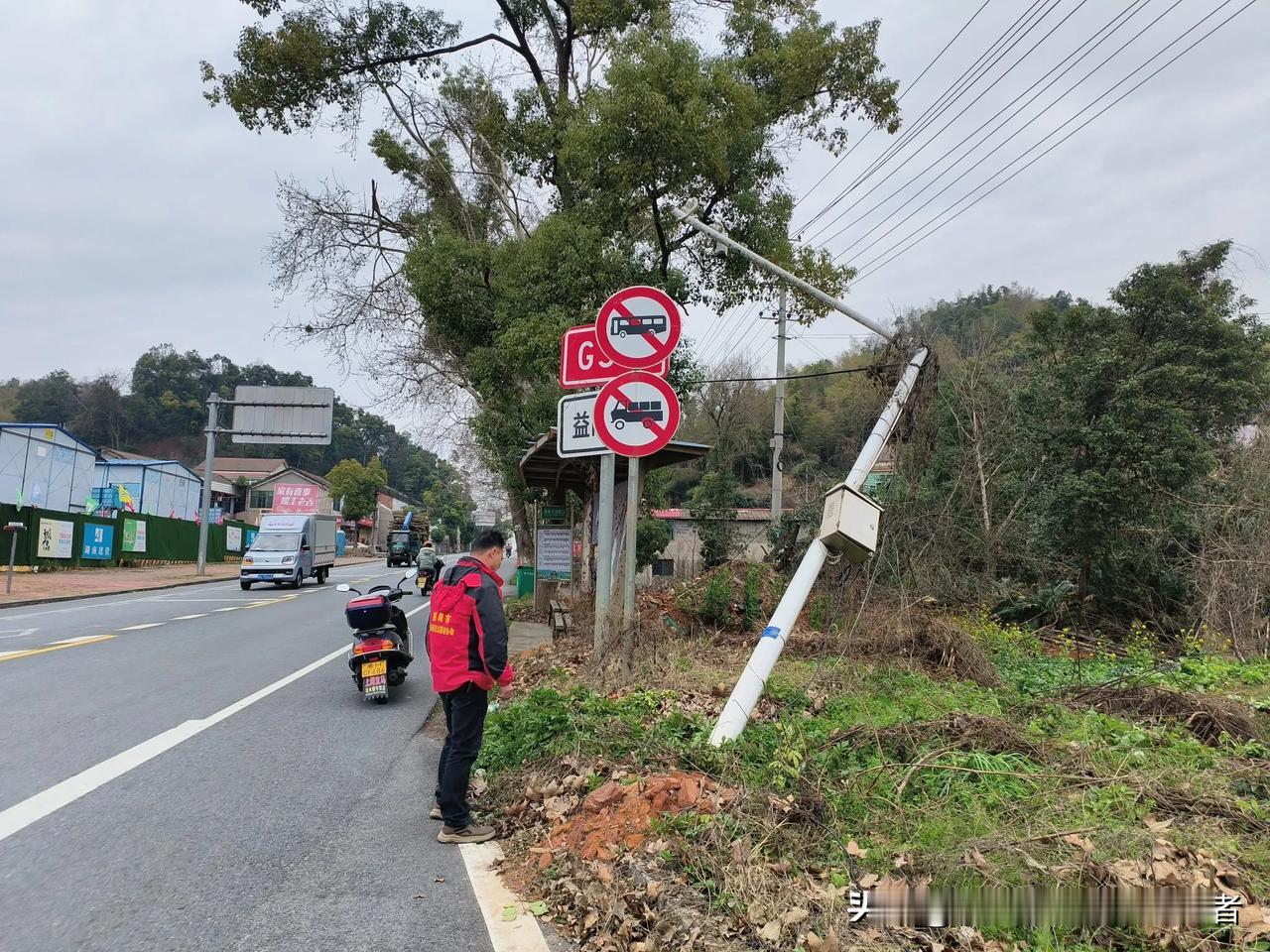 守护公共安全，共筑平安防线
 
        3月8日早上，益阳市东部新区志愿