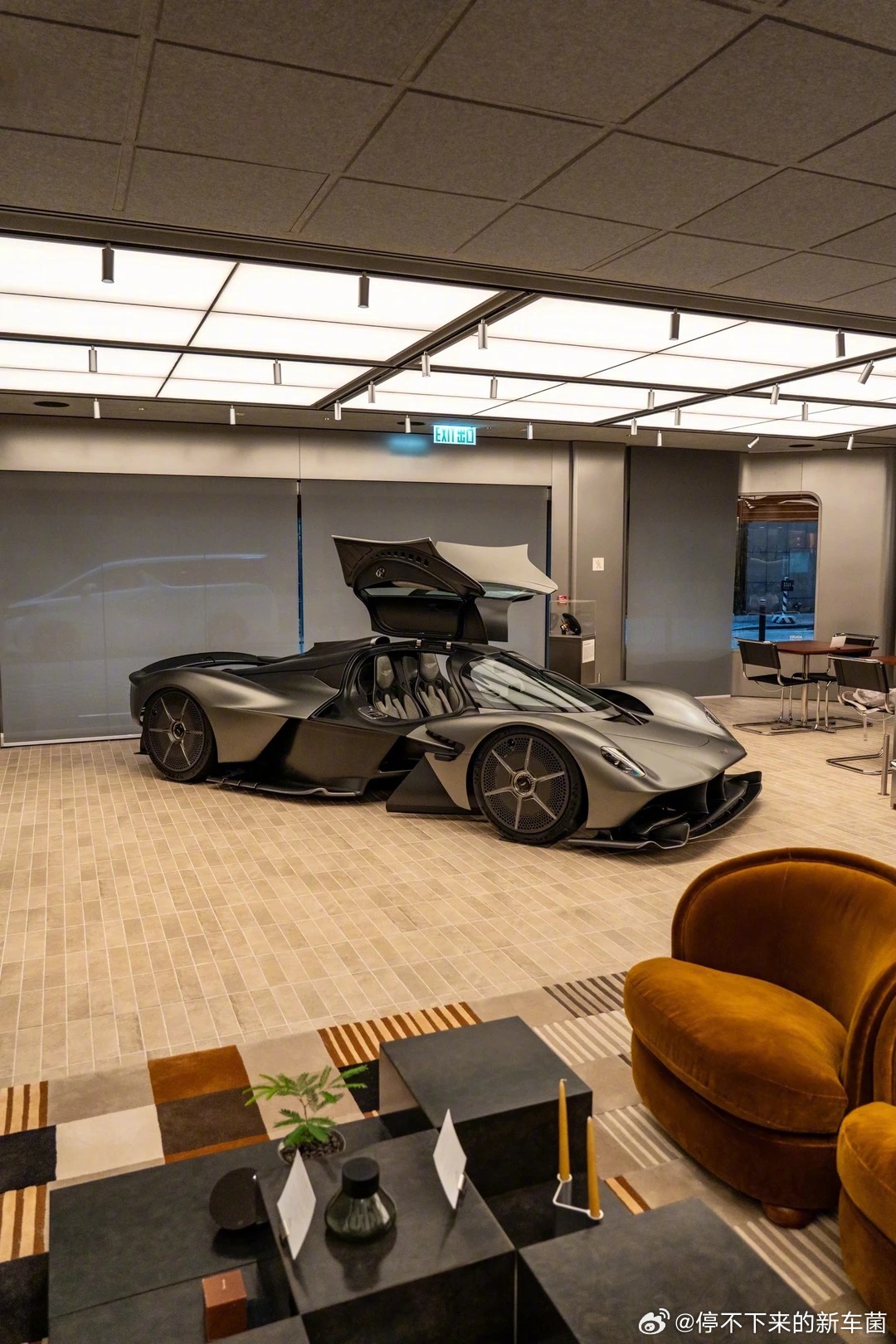 Aston Martin Valkyrie，碳灰就是高级感的神